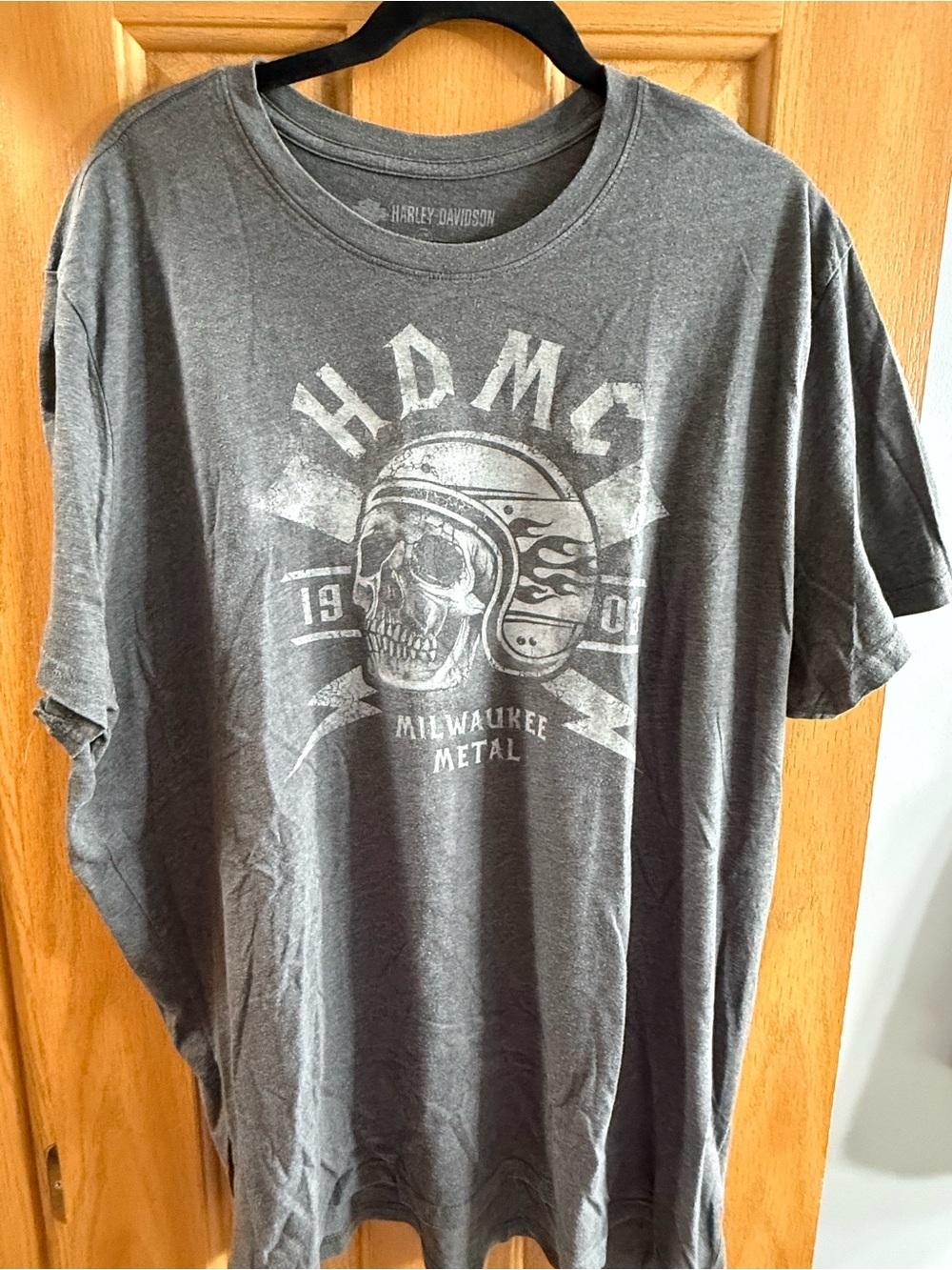 Harley-Davidson Gray Short Sleeve Tee with Skull Helmet Graphic
